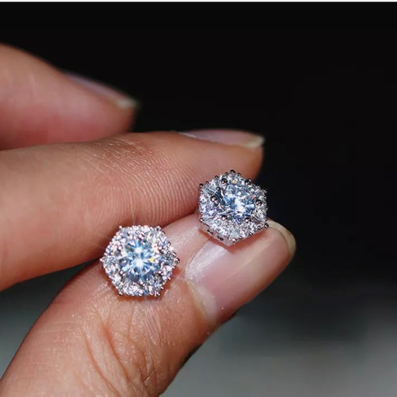 Silver 925 Stud Earrings round cut Cubic Zirconia - Picture 3 of 6